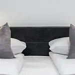 Chwaliszewo With Free Garage By Renters Poznan