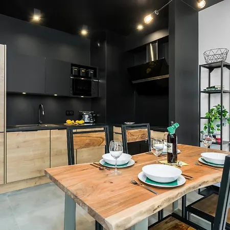 Chwaliszewo With Free Garage By Renters 포즈난