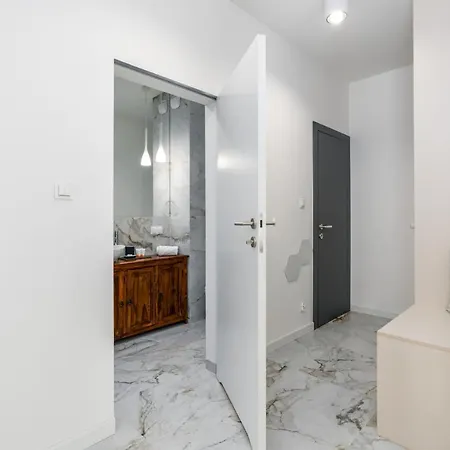 Chwaliszewo With Free Garage By Renters * 포즈난